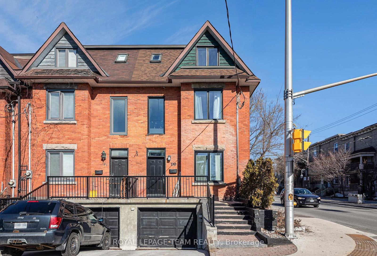 Townhouse sold at 119 Elm Street, Ottawa, West Centre Town, K1R 6N4 - MLS: X12030600