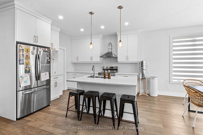27 Spruce Cres, North Middlesex - Parkhill image-0-4