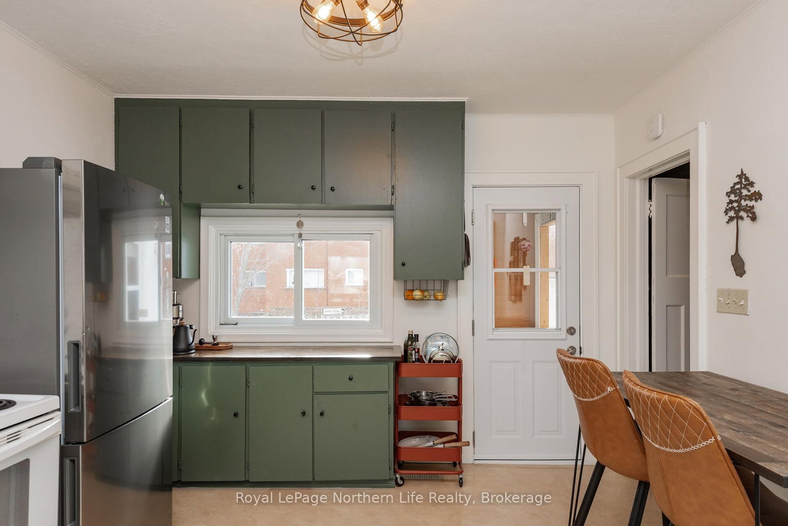 Listing Image 19