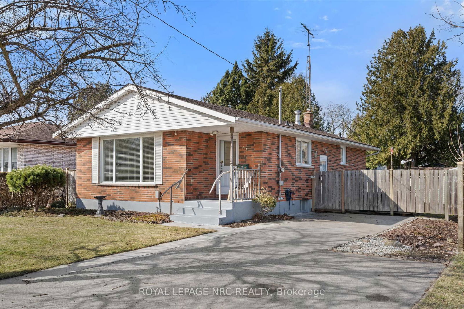 Detached House for sale at 65 Arthur Street, St. Catharines, Lakeshore, L2M 1H4 - MLS: X12031298