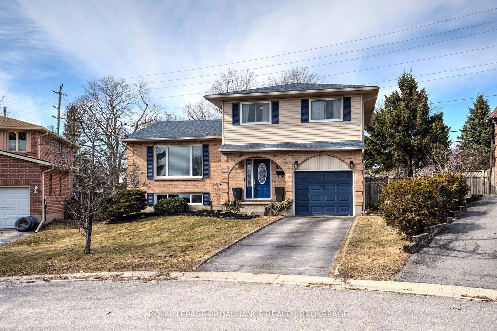 Detached House for sale at 1070 Dillingham Street, Kingston, North of Taylor-Kidd Blvd, K7P 2P4 - MLS: X12031706