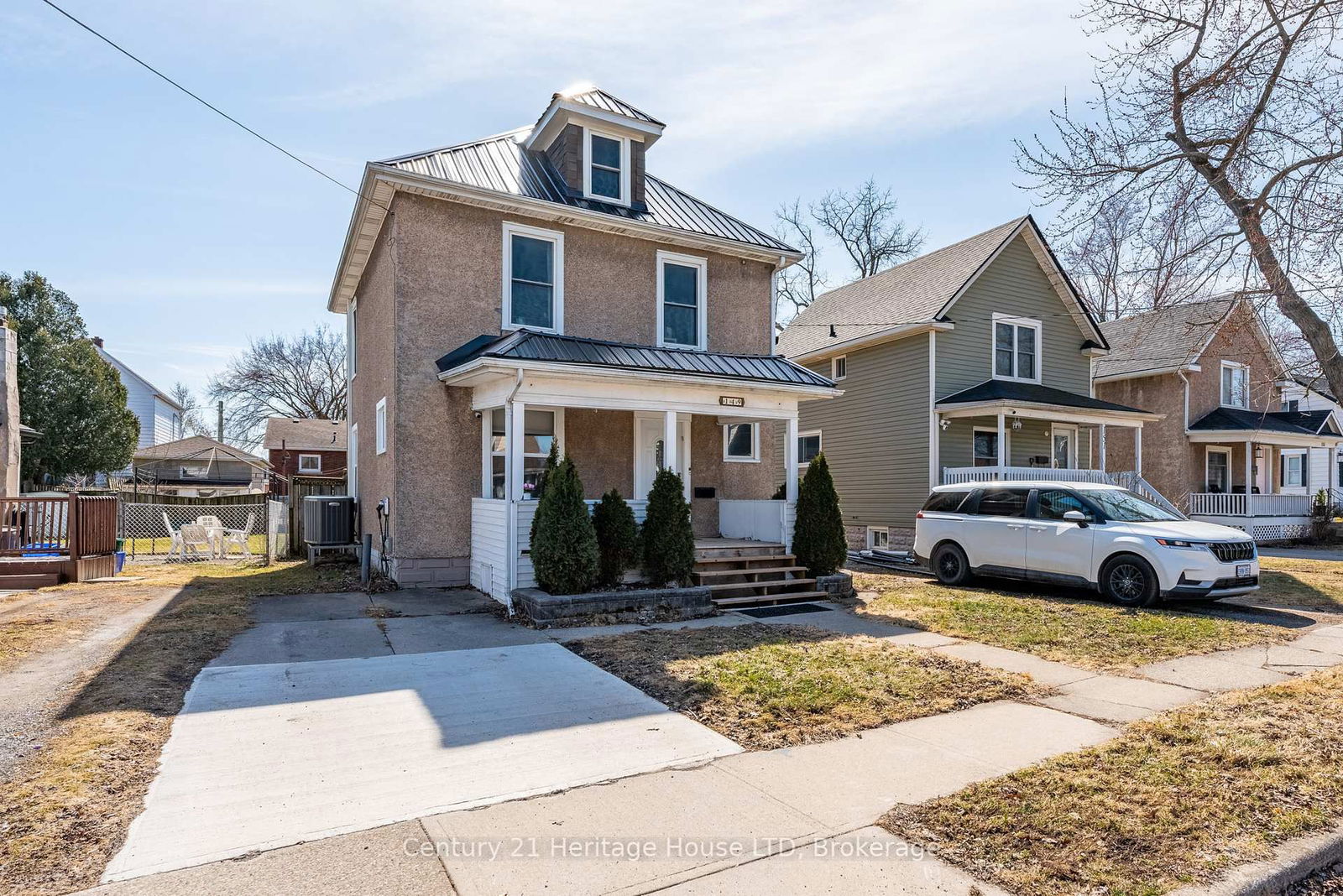 Building at 149 Bald Street, Welland, Broadway