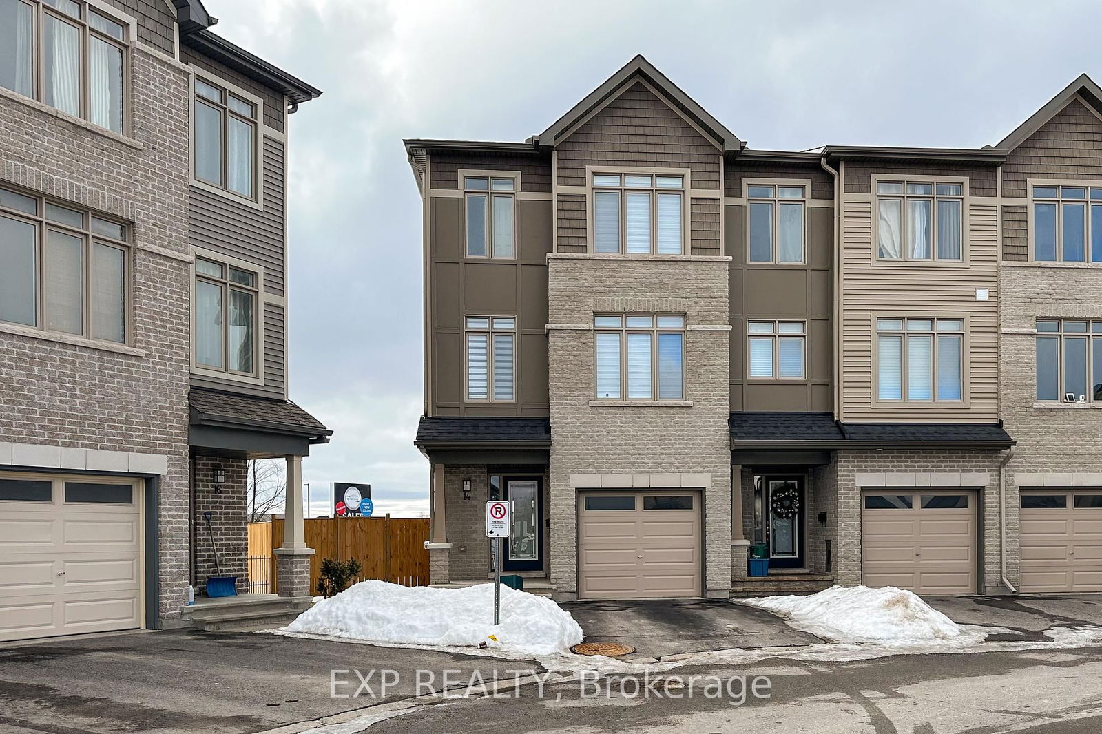 Townhouse for sale at 14 Barn Swallow Private N/A, Ottawa, Riverside South/Gloucester Glen, K4M 0C3 - MLS: X12032128