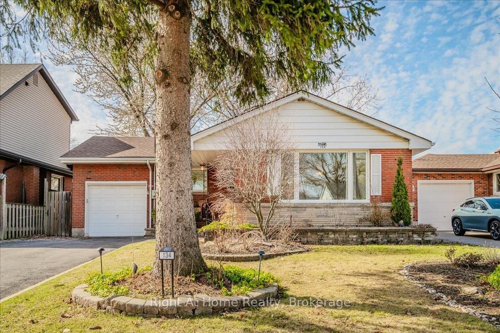 Detached House for sale at 134 West 27th Street, Hamilton, Westcliffe, L9C 5A3 - MLS: X12032428