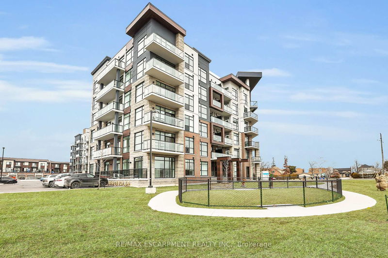 home for lease on 412-600 North Service Road