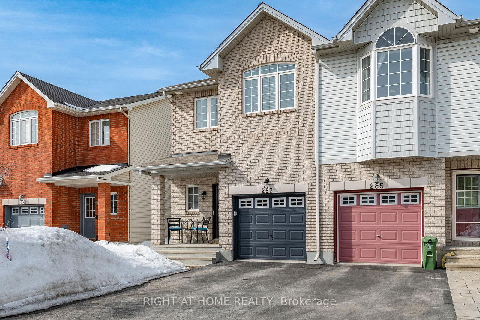 Townhouse sold at 283 Macoun Circle, Ottawa, Hunt Club Park/Greenboro, K1T 0H8 - MLS: X12033019