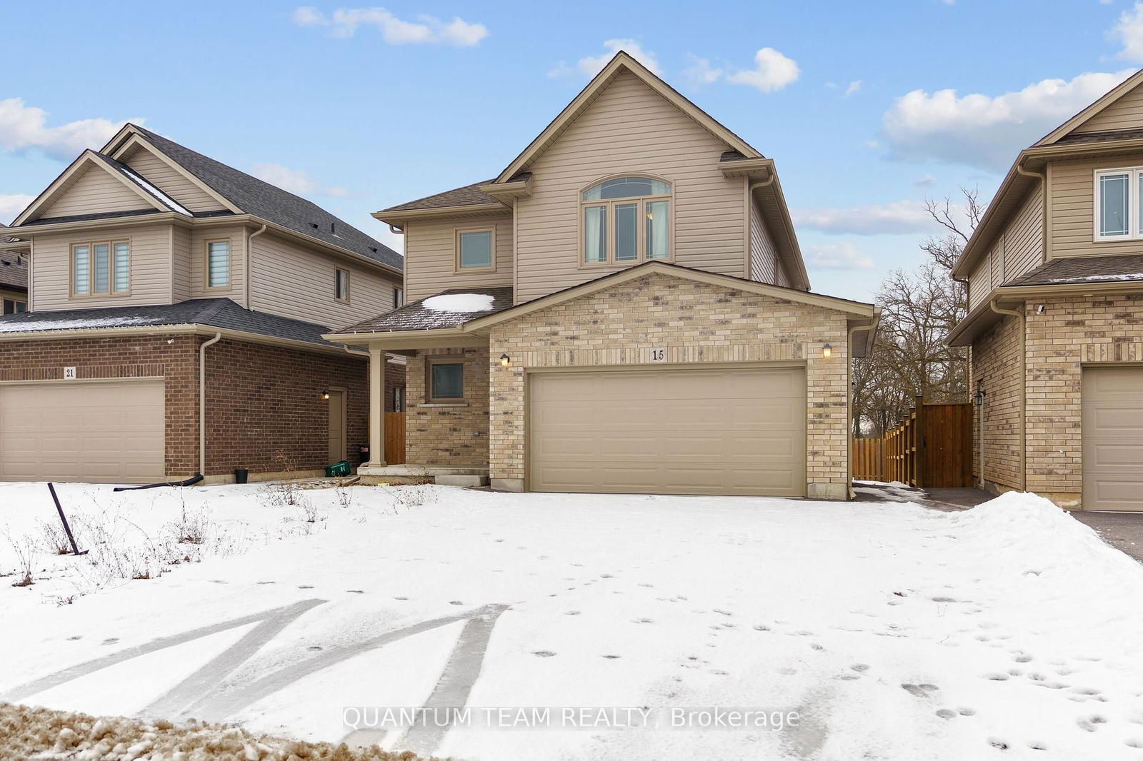 Detached House for sale at 15 Laurent Avenue, Welland, Lincoln/Crowland, L3B 0E2 - MLS: X12033617