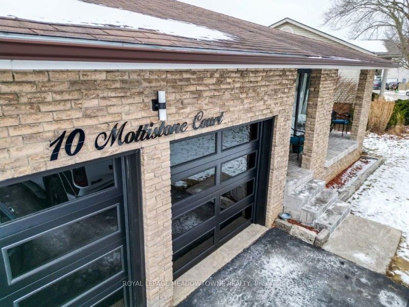 home for lease on 10 Mottistone Court