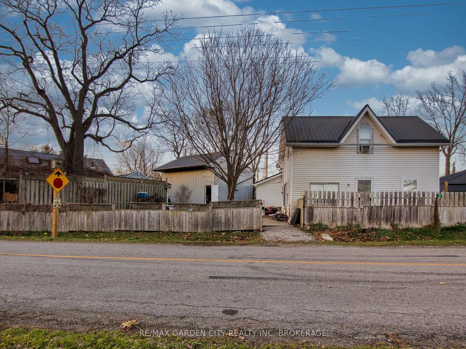 Detached House sold at 27 Indiana Road, Haldimand, Haldimand, N0A 1H0 - MLS: X12034331