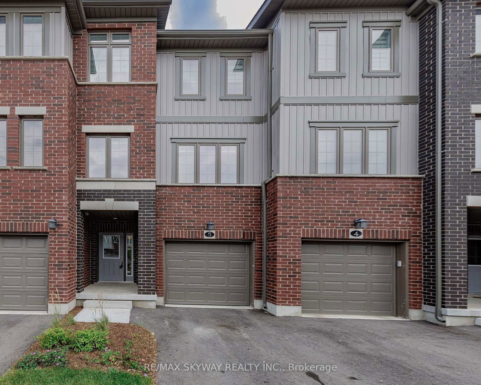 Townhouse for sale at 5-311 Woolwich Street, Waterloo, N2K 0H4 - MLS: X12034446