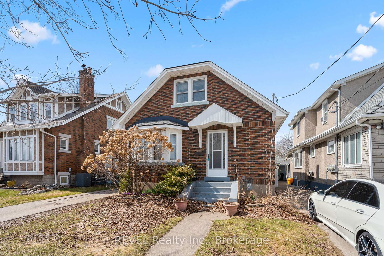 Detached House for sale at 31 FITZGERALD Street, St. Catharines, Downtown, L2R 4B5 - MLS: X12034454