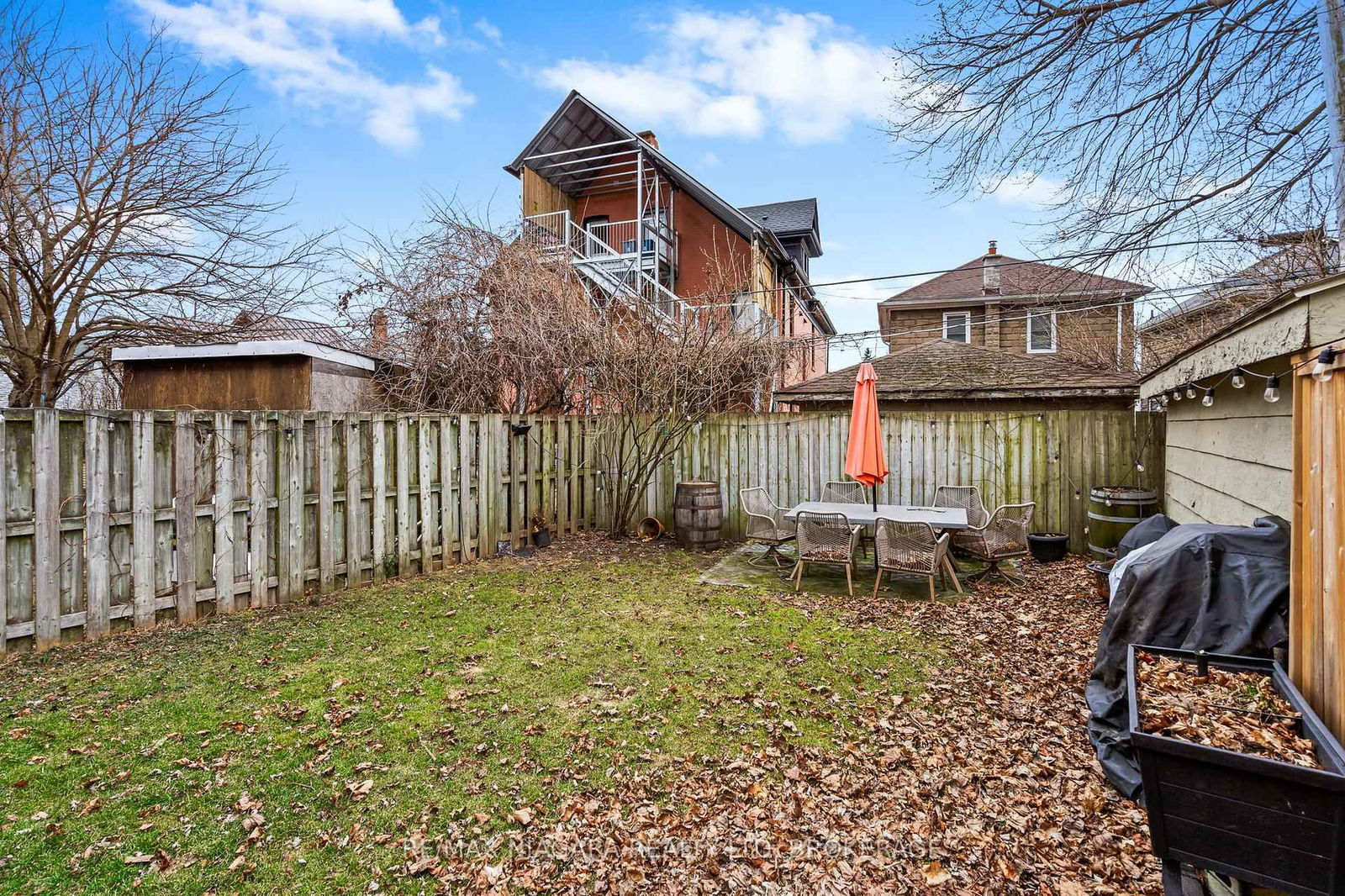 Detached House for sale at 72 BEECH Street, St. Catharines, Downtown, L2R 2B7 - MLS: X12035011