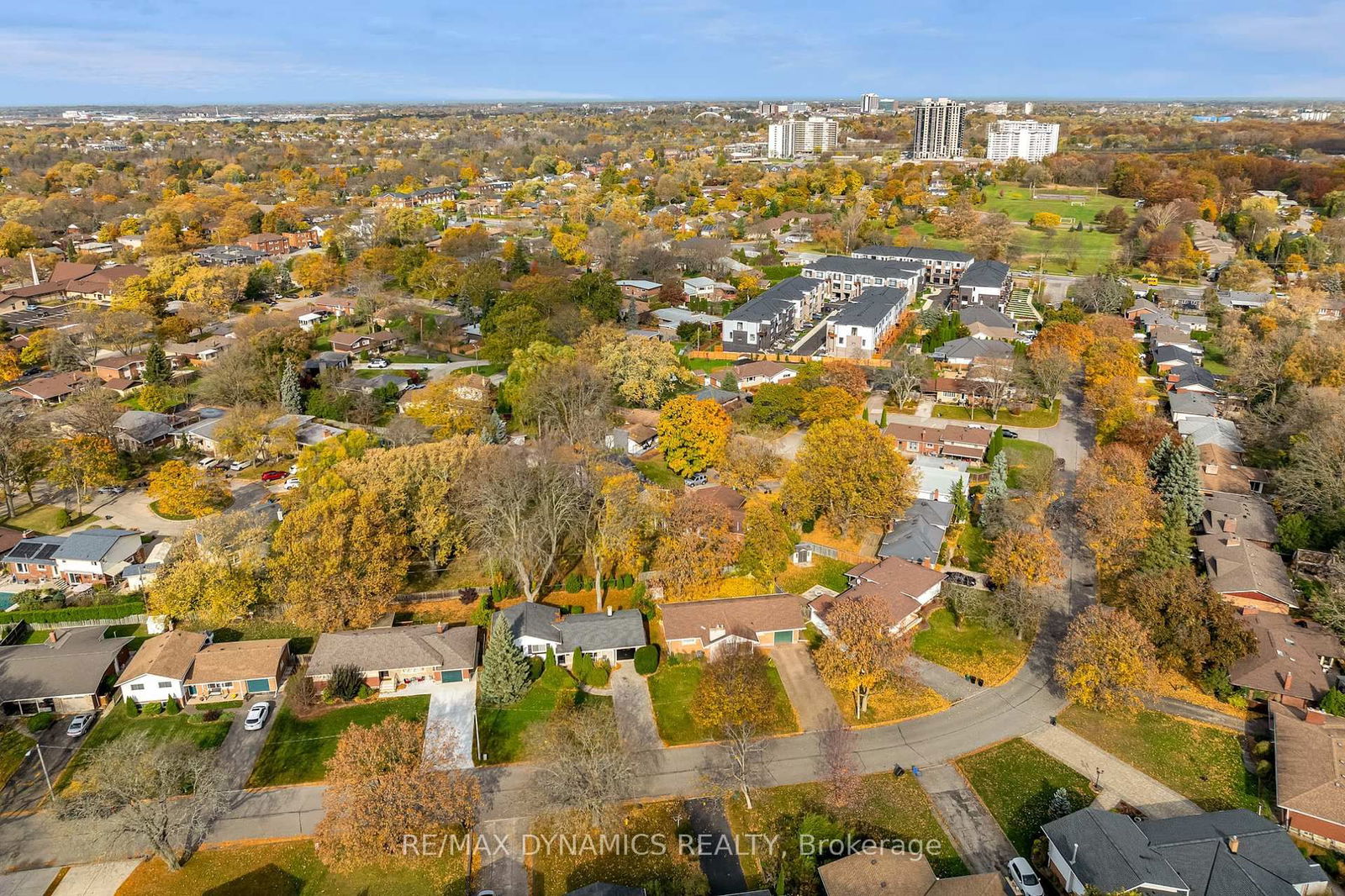 Detached House for sale at 160 Woodside Drive, St. Catharines, Glendale/Glenridge, L2T 1X2 - MLS: X12035020