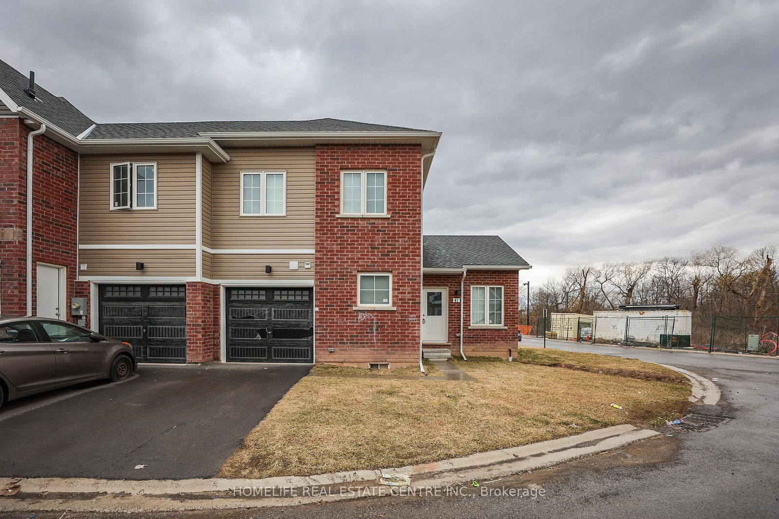 Townhouse for sale at 28-41 Waterleaf Trail, Welland, Broadway, L3C 0H6 - MLS: X12035169