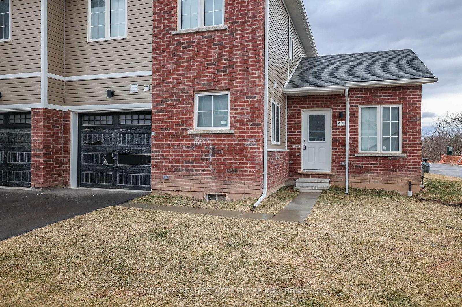 Townhouse for sale at 28-41 Waterleaf Trail, Welland, Broadway, L3C 0H6 - MLS: X12035169