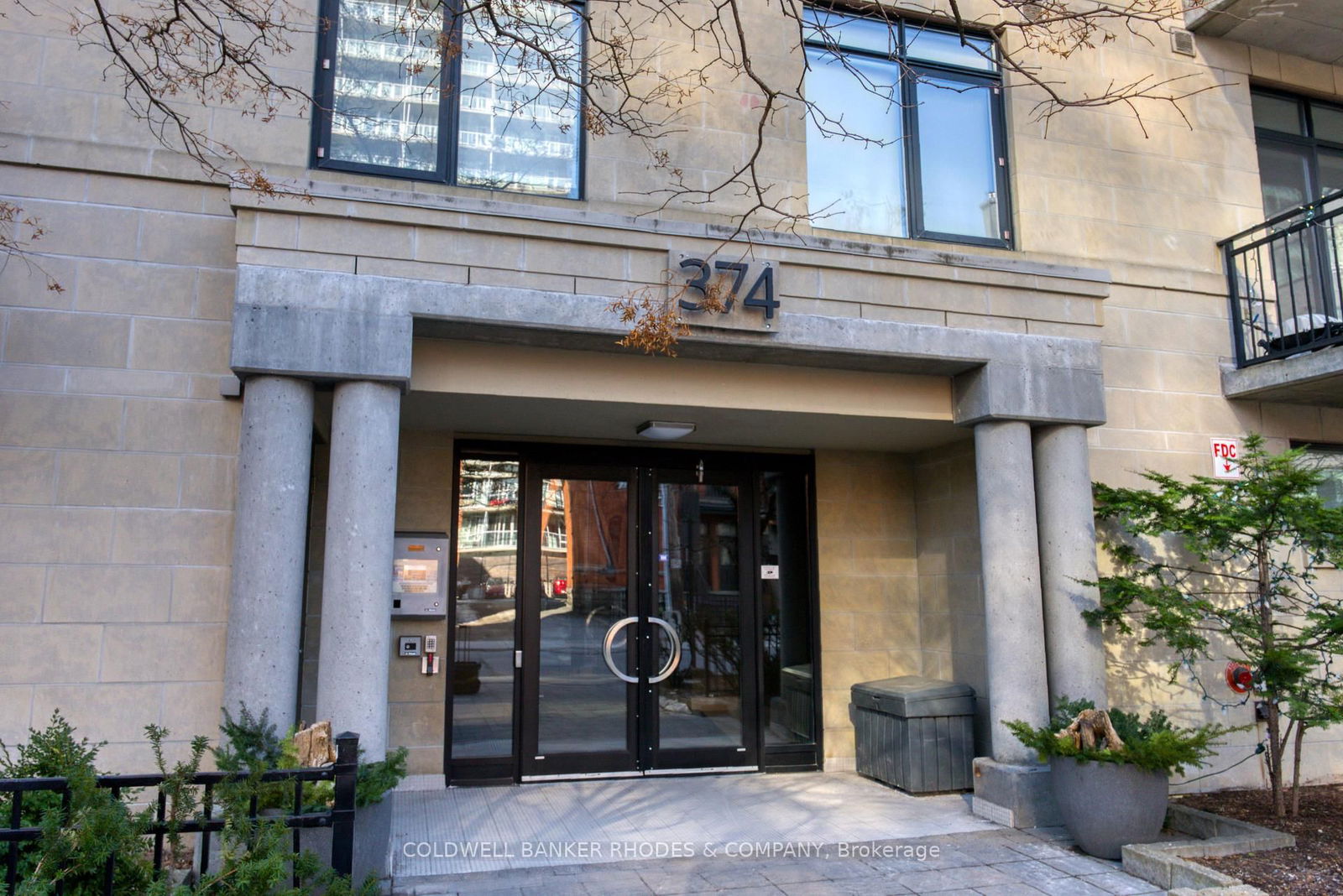 Condo for sale at 402-374 Cooper Street, Ottawa, Ottawa Centre, K2P 2P4 - MLS: X12035293