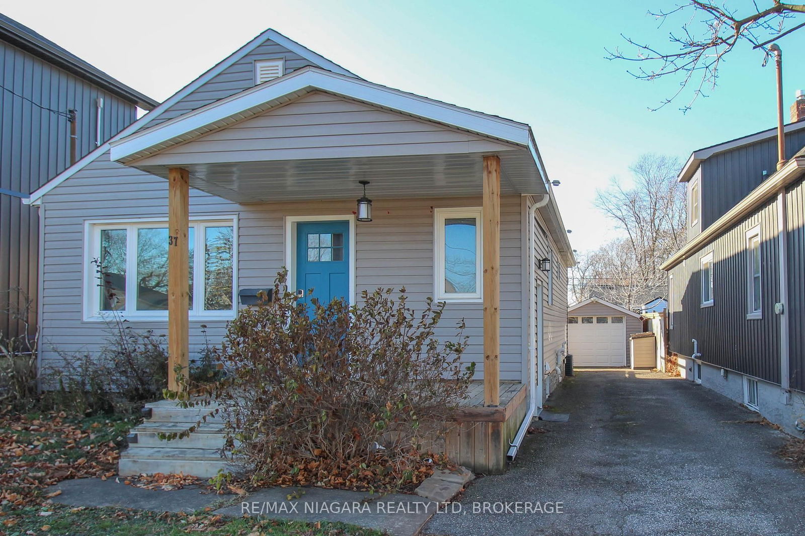 Detached House for sale at 37 MARGERY Avenue, St. Catharines, Haig, L2R 6J9 - MLS: X12035875