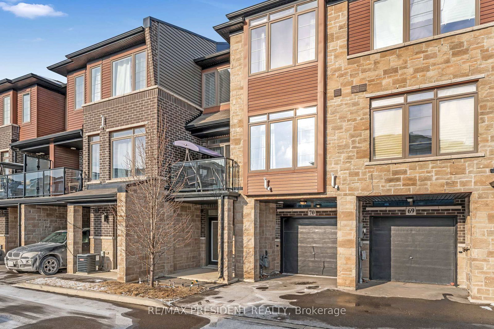 Townhouse for sale at 70-30 Times Square Boulevard, Hamilton, Stoney Creek Mountain, L8J 0L9 - MLS: X12036058