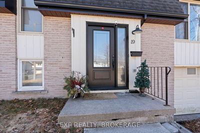 19 MORTENSEN Dr, Loyalist - Amherstview image-0-2
