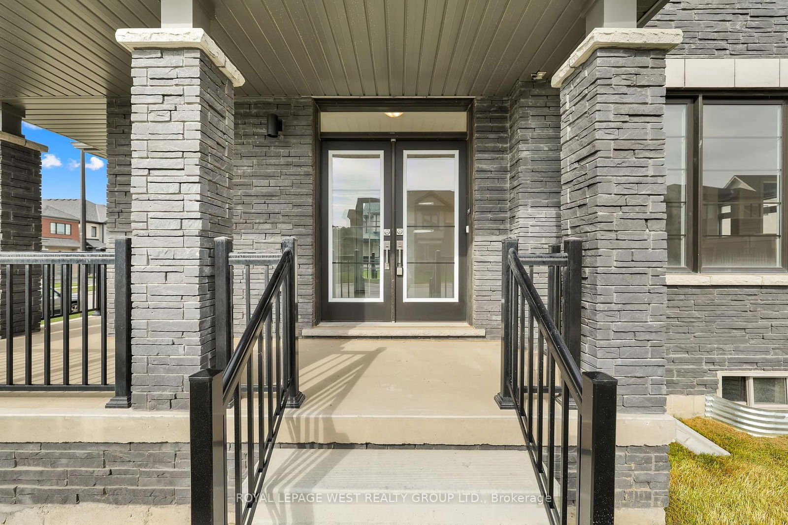 Detached House sold at 124 Lilac Circle, Haldimand, Haldimand, N3W 2G9 - MLS: X12038216