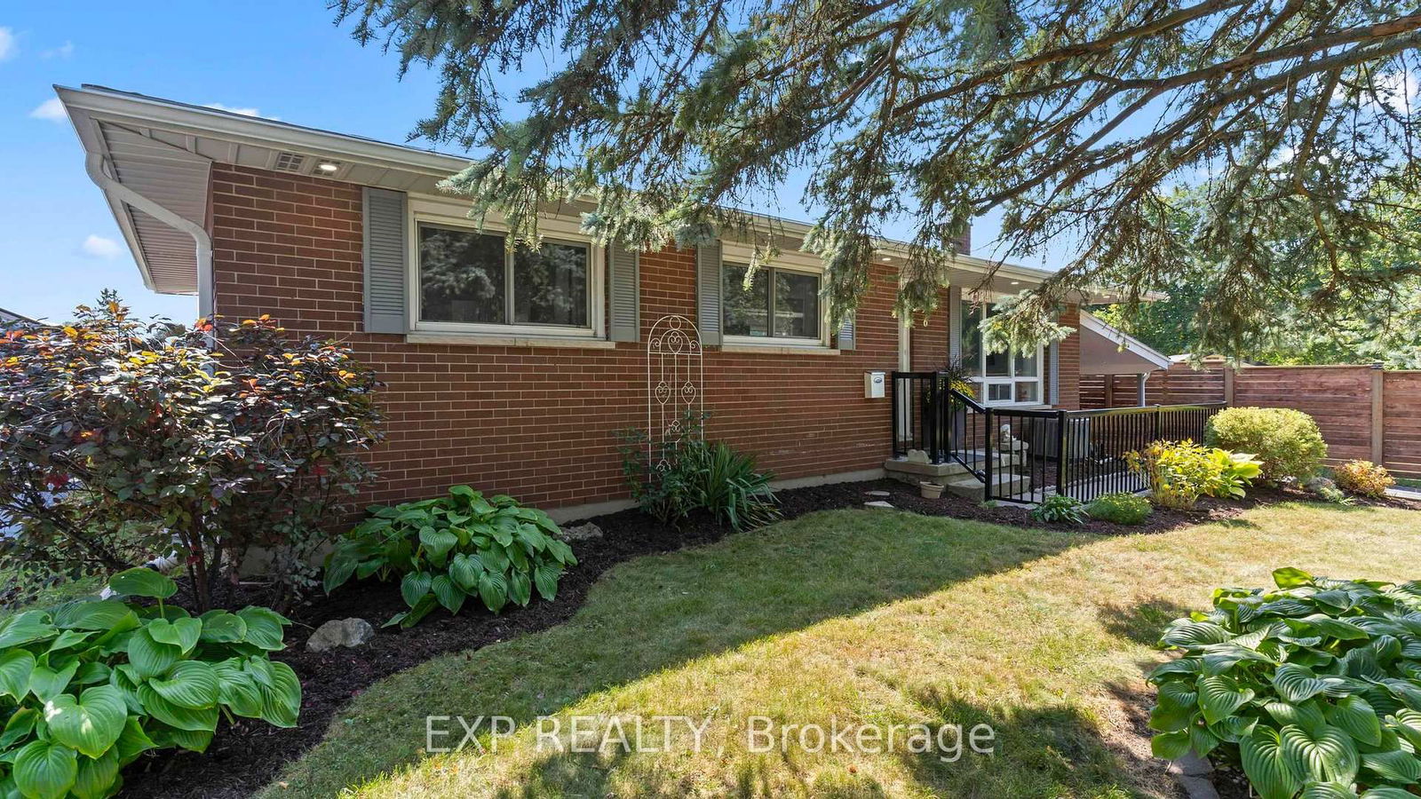 Detached House sold at 6 Genevive Crescent, London East, East C, N5Y 4A8 - MLS: X12038531