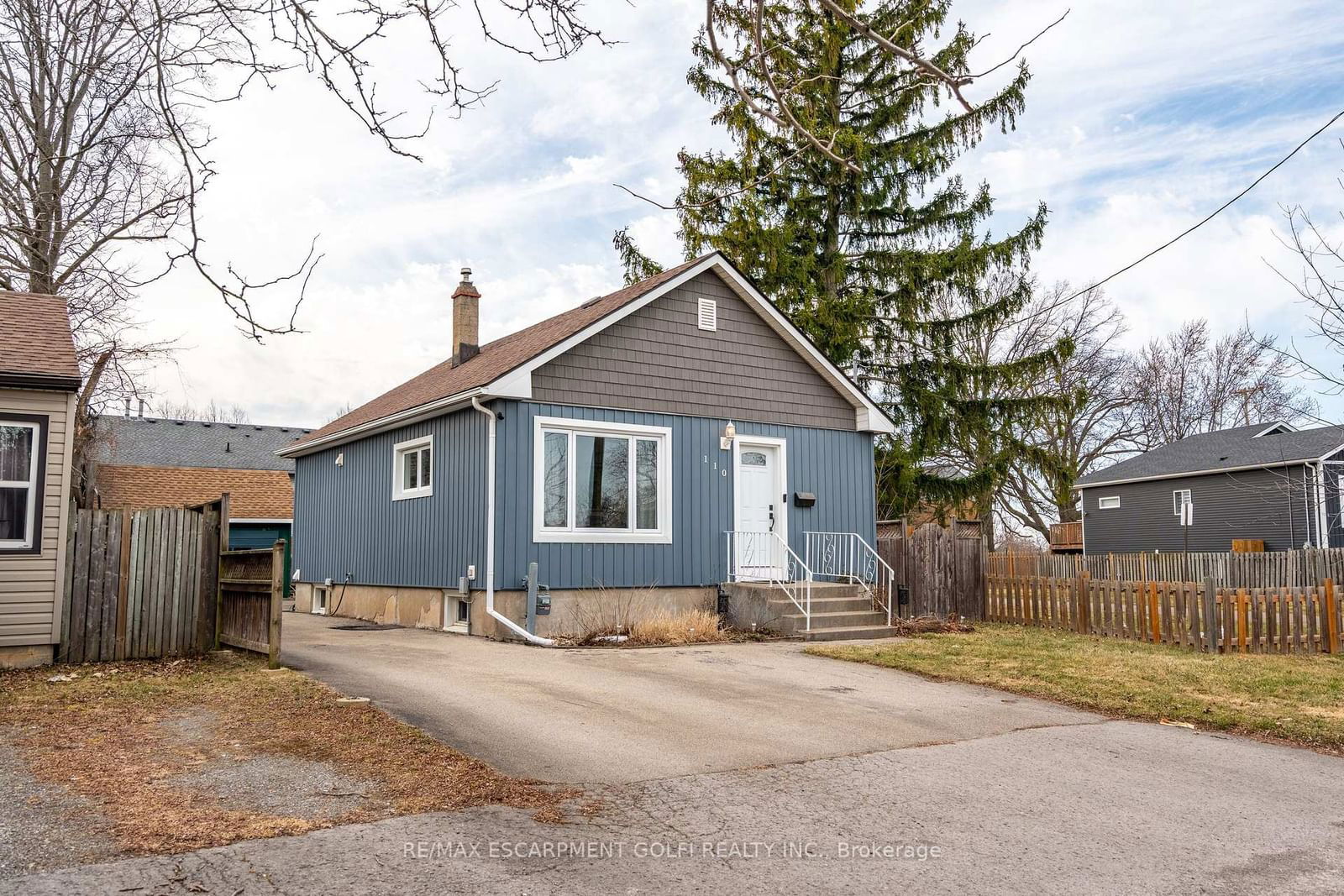 Detached House sold at 110 Powerview Avenue, St. Catharines, Western Hill, L2S 1X4 - MLS: X12039294