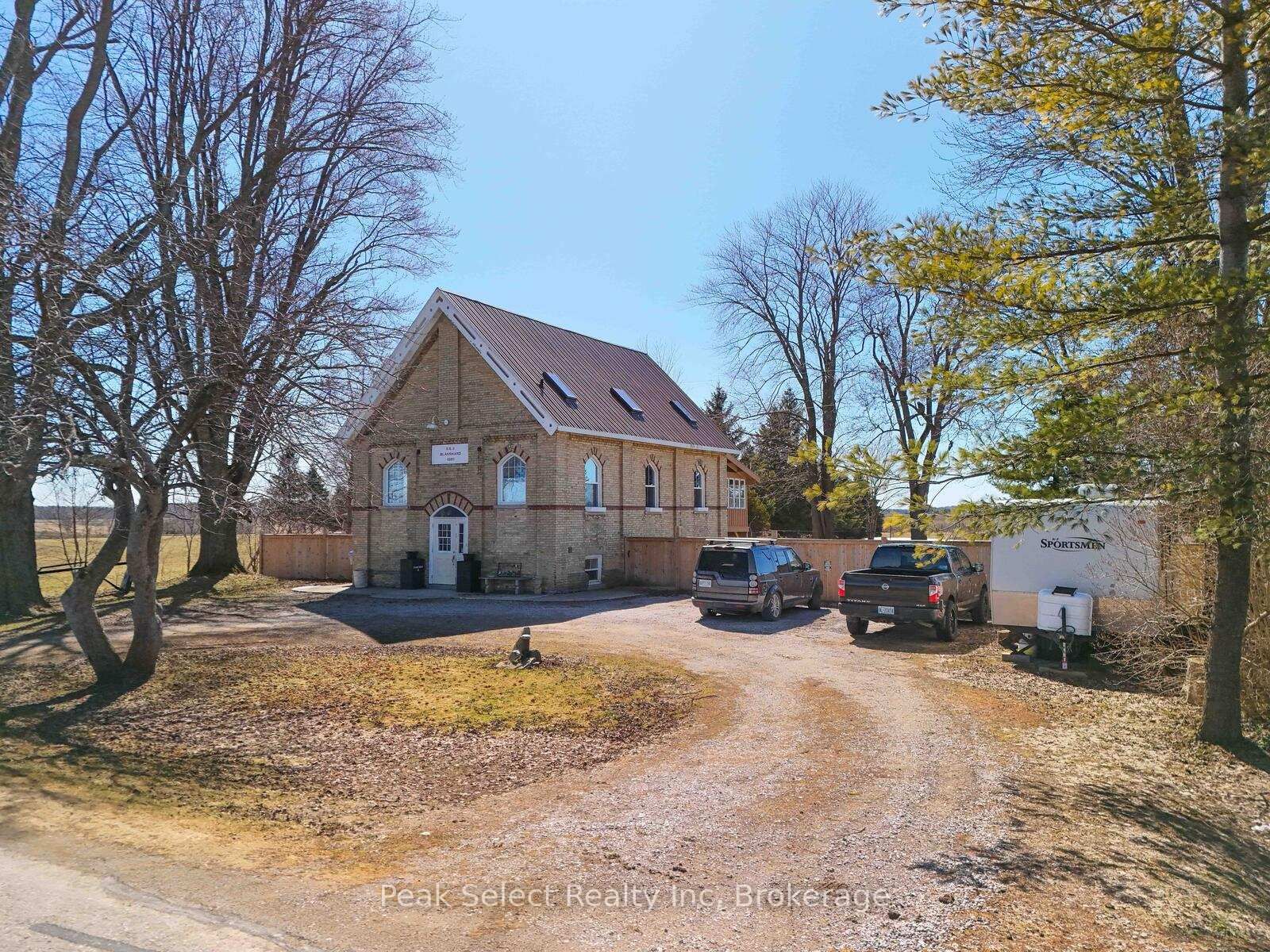 Listing photo 2