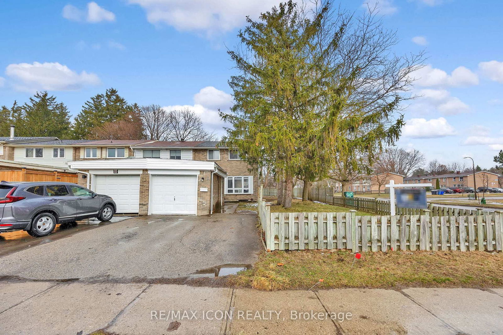 Townhouse sold at 6 Ralgreen Crescent, Kitchener, N2M 1T9 - MLS: X12039968