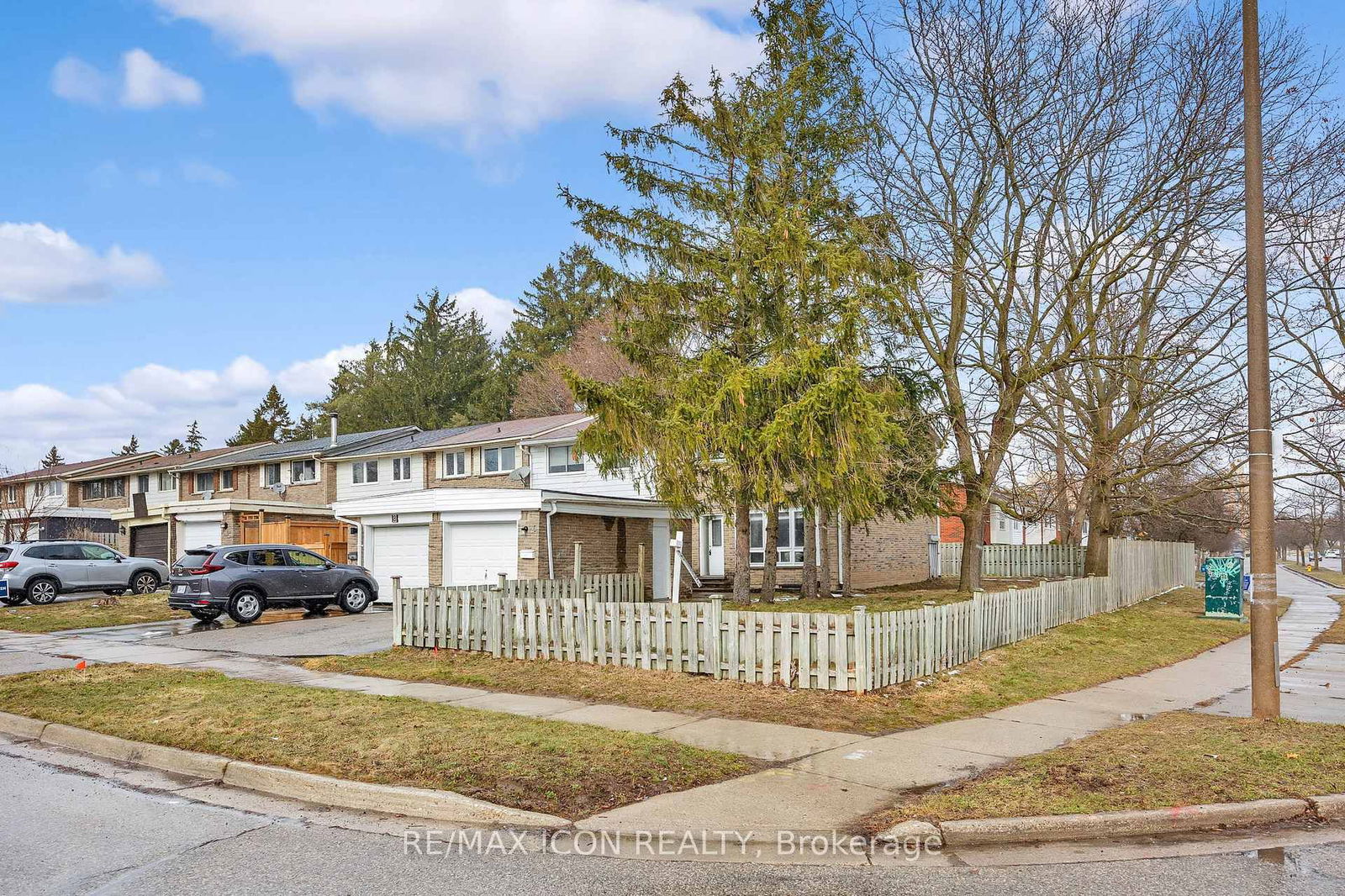 Townhouse sold at 6 Ralgreen Crescent, Kitchener, N2M 1T9 - MLS: X12039968