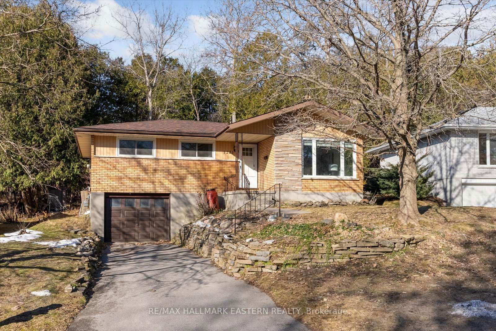 Detached House sold at 1221 Olympus Avenue, Peterborough North, 1 Central, K9H 6V9 - MLS: X12039995