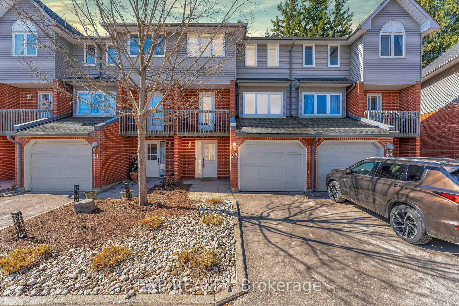 Townhouse sold at 22-89 Woolwich Street, Waterloo, N2K 1S5 - MLS: X12040318