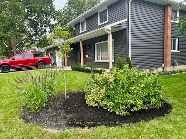 Detached House sold at 3 Inwood Crescent, Kitchener, N2M 2L9 - MLS: X12040443