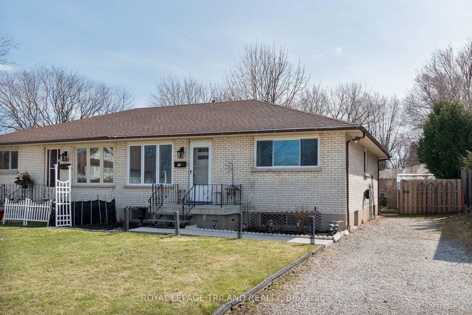 Semi-Detached House sold at 369 Dieppe Street, London South, South J, N5Z 3A7 - MLS: X12040971