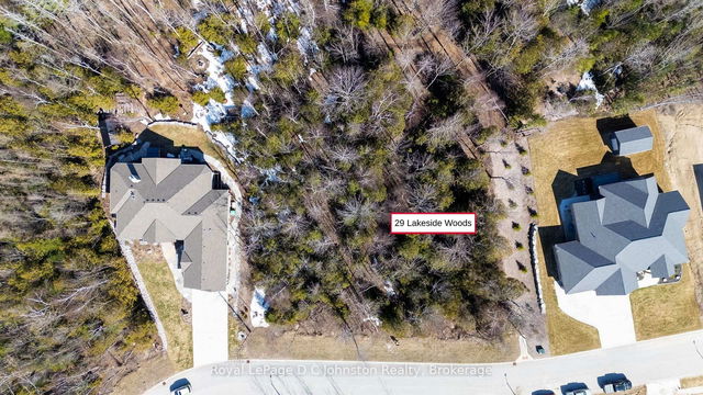 29 Lakeside Woods Crescent