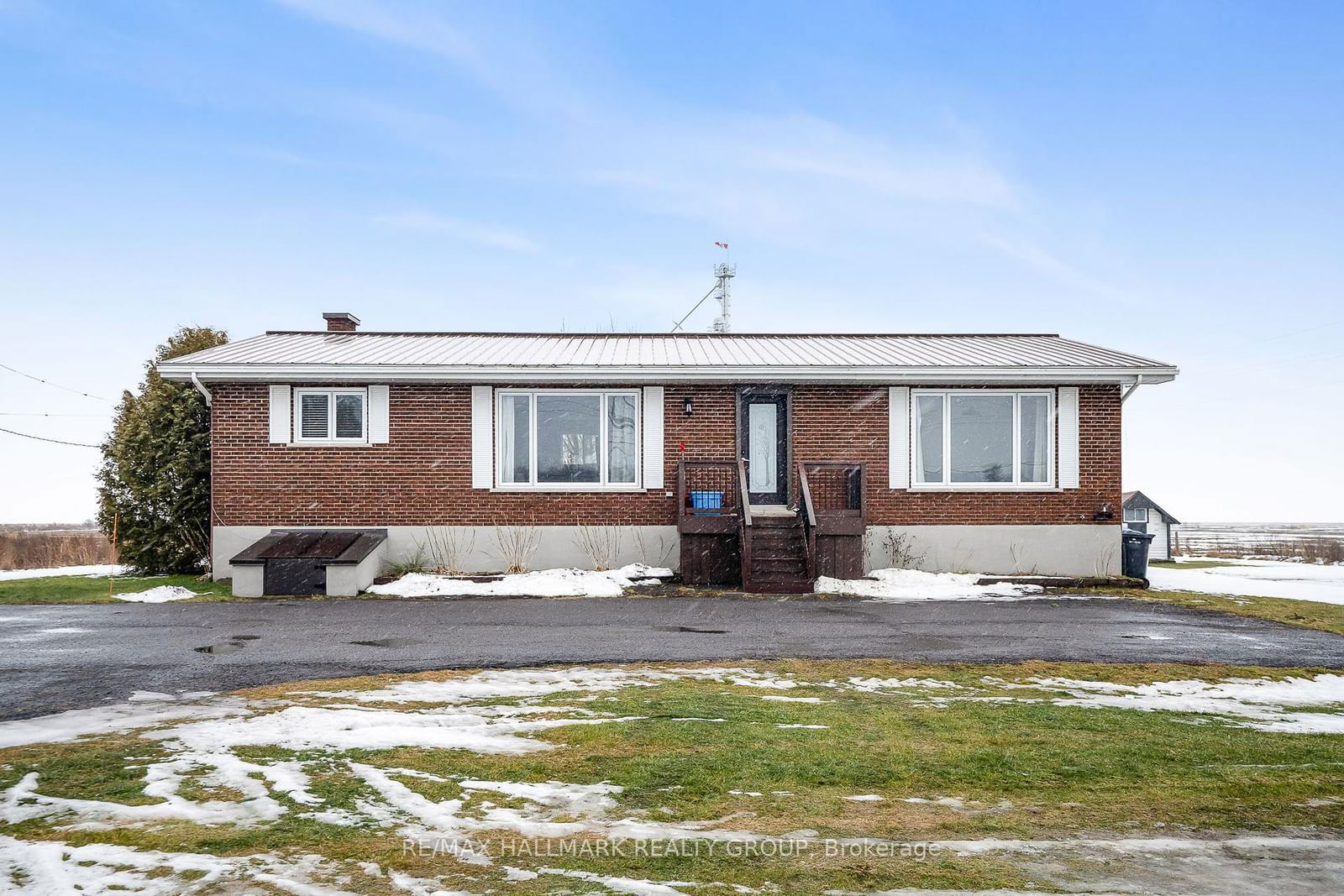 Detached House sold at 2631 COUNTY ROAD 17 Road, Champlain, Champlain Twp, K0B 1K0 - MLS: X12041403