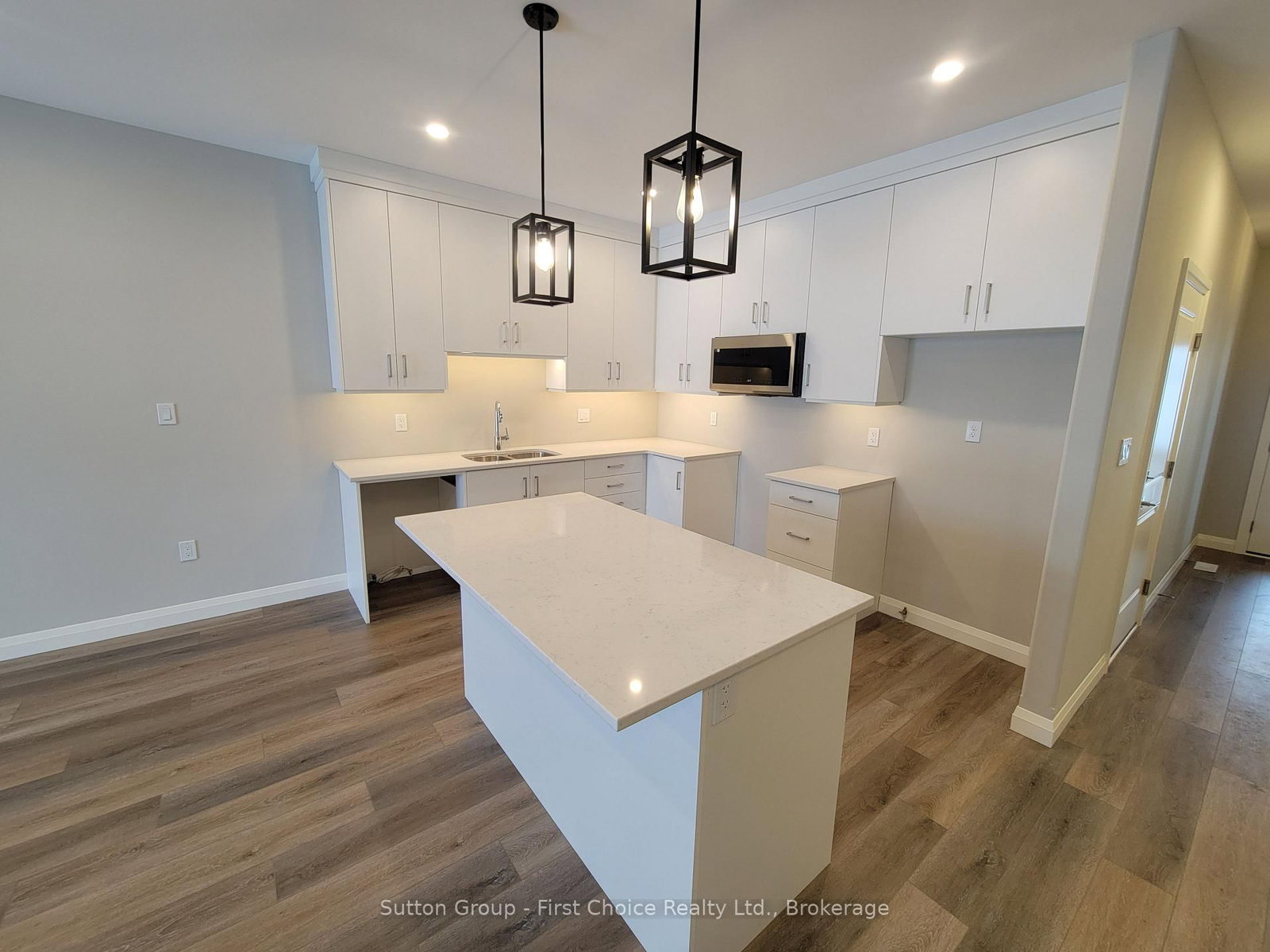 119 ROWE Avenue • South Huron, ON photo 6