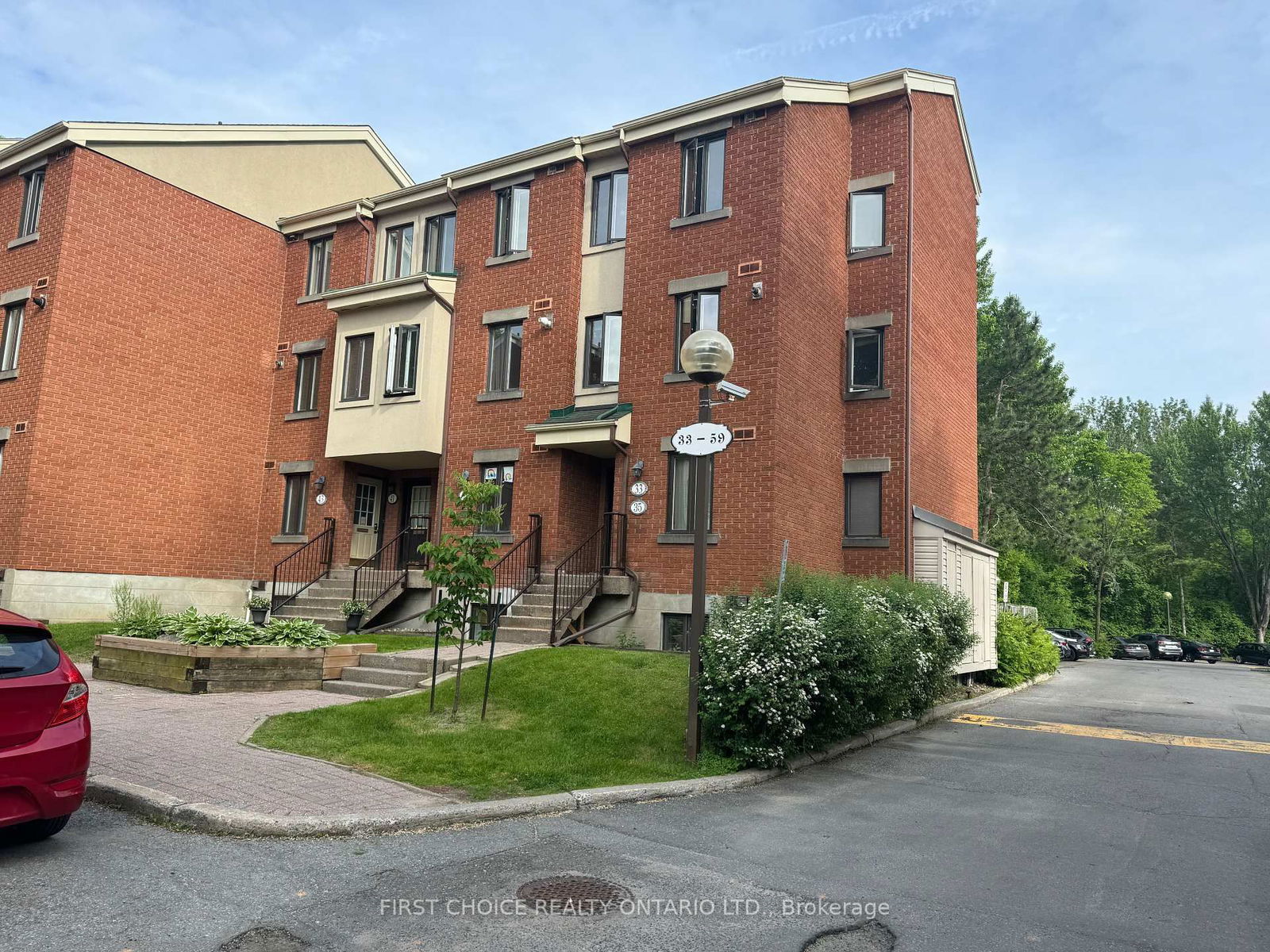 Townhouse for sale at 33 Crispin Private N/A, Ottawa, Manor Park, K1K 2T7 - MLS: X12041737