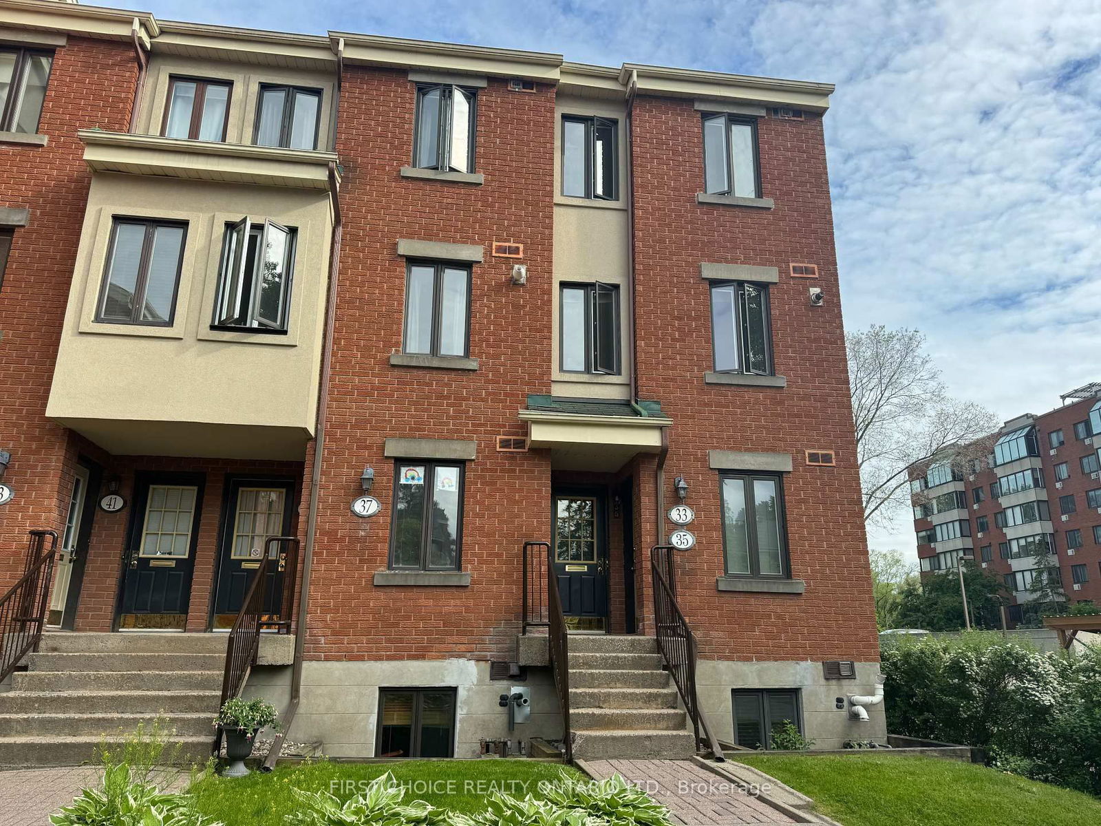 Townhouse for sale at 33 Crispin Private N/A, Ottawa, Manor Park, K1K 2T7 - MLS: X12041737