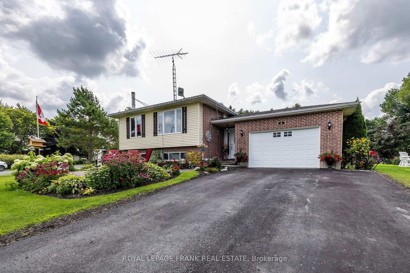 Detached House for sale at 4 Shelley Drive, Kawartha Lakes, Little Britain, K0M 2C0 - MLS: X12042119