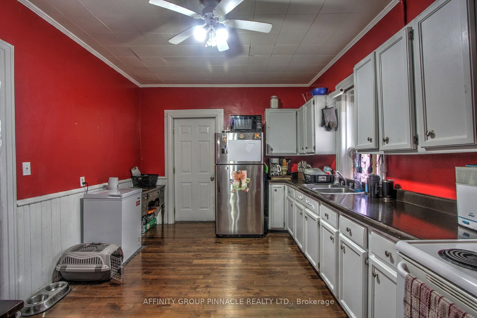 Listing Image 7