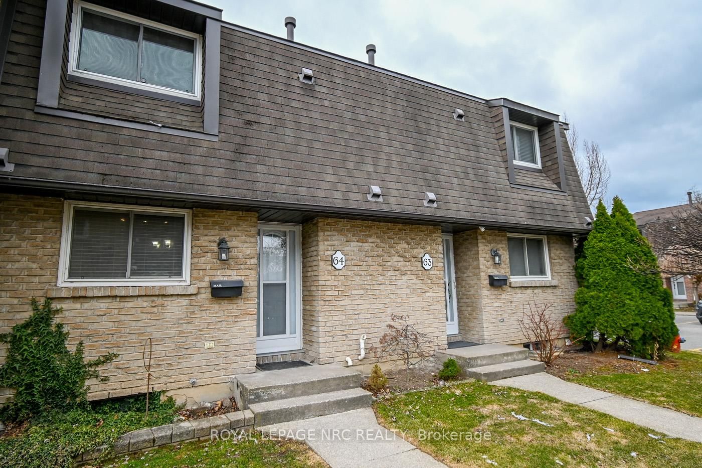 Townhouse for sale at 64-151 Linwell Road, St. Catharines, Lakeport, L2N 6P3 - MLS: X12042652