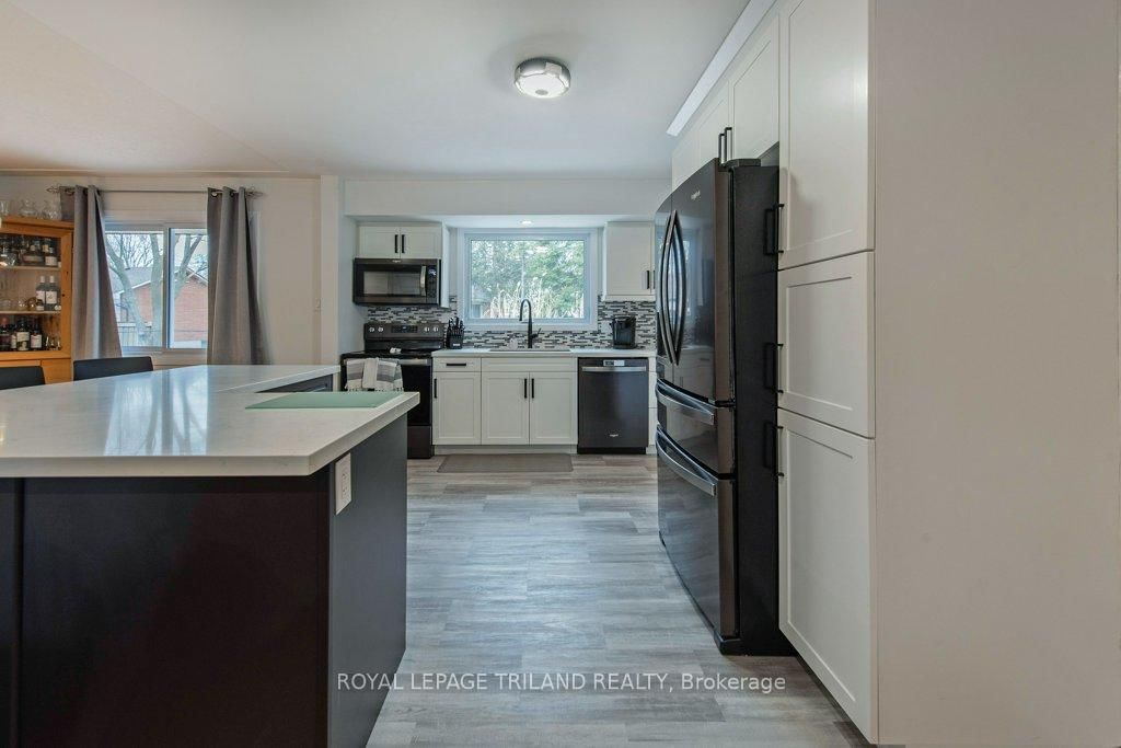 Listing Image 15