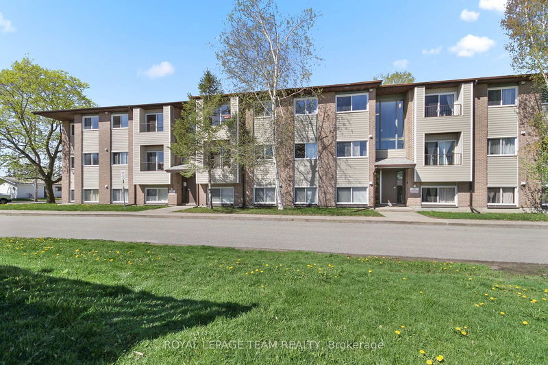 Unit 301 — 323 Main St, Merrickville-Wolford - Merrickville image-0-0