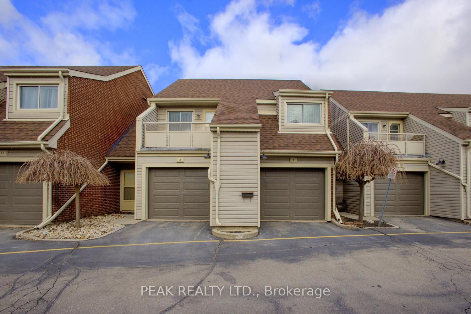 Townhouse sold at 9-337 Kingswood Drive, Kitchener, N2E 1X5 - MLS: X12044599