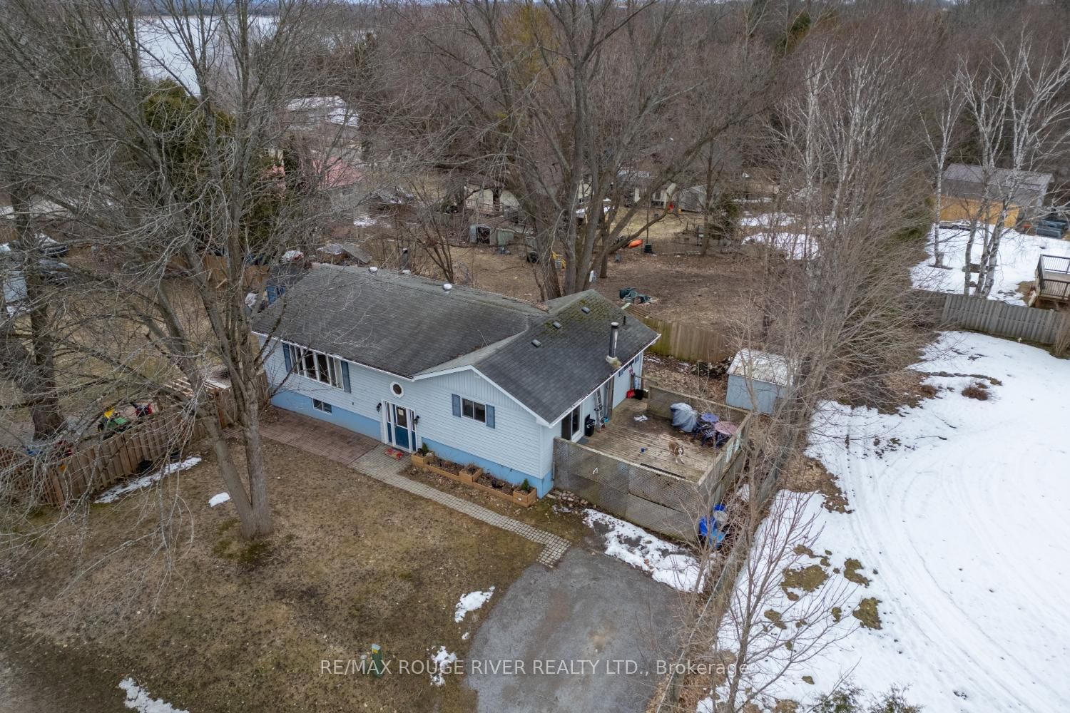 Detached House sold at 7 Woods Avenue, Kawartha Lakes, Omemee, K0L 2W0 - MLS: X12044847