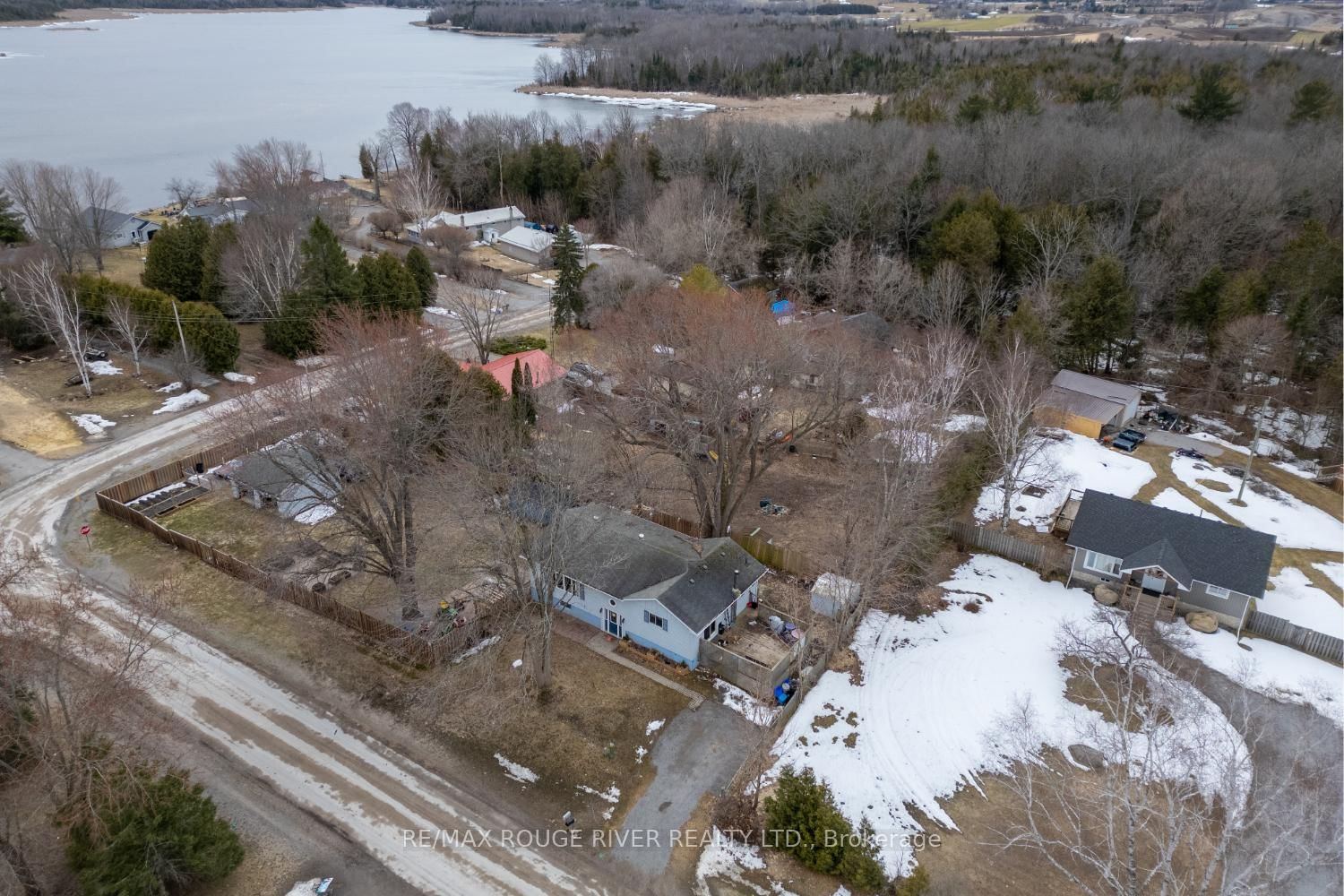 Detached House sold at 7 Woods Avenue, Kawartha Lakes, Omemee, K0L 2W0 - MLS: X12044847