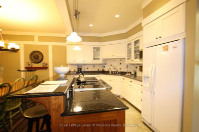 Unit V 14 W 3 — 1020 BIRCH GLEN Rd, Lake of Bays - Mclean image-0-1