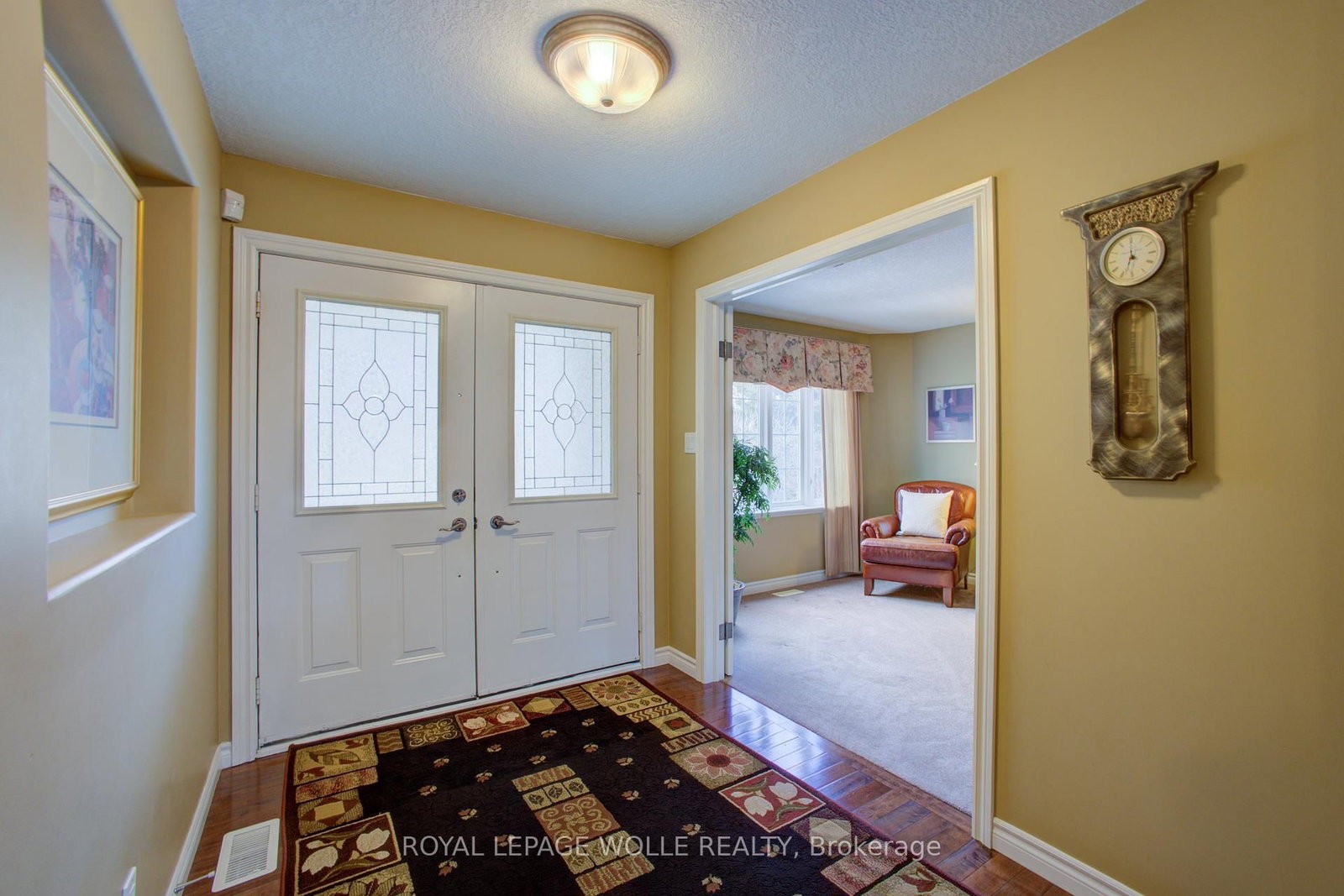 Listing Image 4