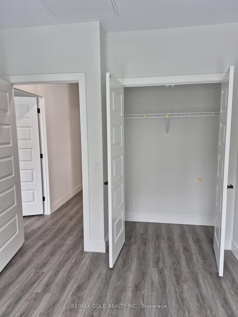 305 - 1000 Lackner Pl E, Kitchener, N2A 4A8 | Image 2