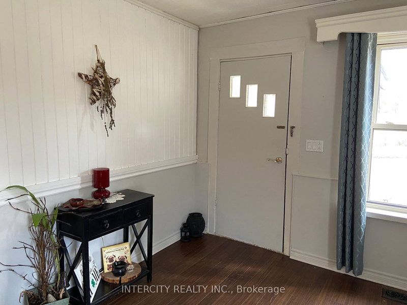 120 Second Ave E, Shelburne, L9V 3A7 | Image 3